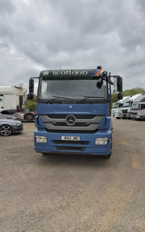 2012 Mercedes Axor 2529, 6×2, with Crane